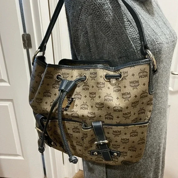 MCM DRAWSTRING HOBO - Picture 15 of 16